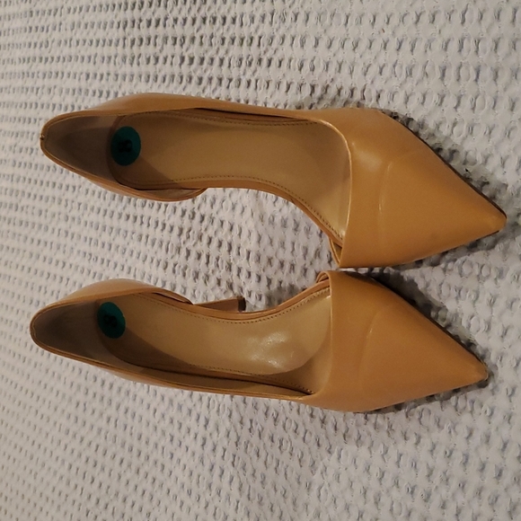 MICHAEL Michael Kors Shoes - Michael Kors Tan Pumps Size 8
